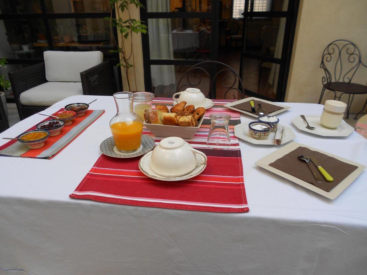 Sous Le Neflier Bed & Breakfast Nimes Exterior photo