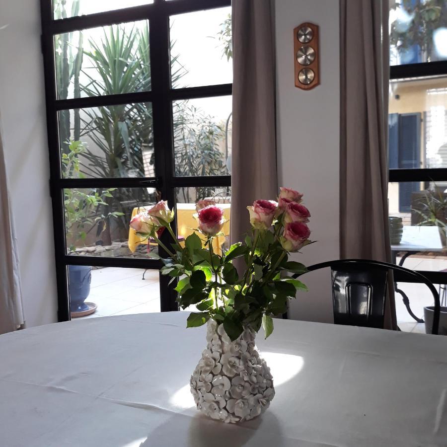 Sous Le Neflier Bed & Breakfast Nimes Exterior photo