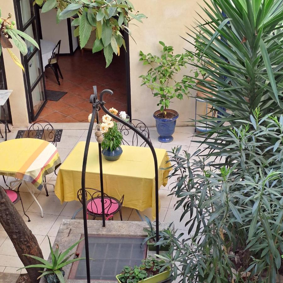 Sous Le Neflier Bed & Breakfast Nimes Exterior photo